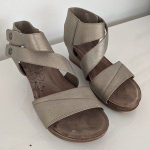 COMFORT! Rockport Asymetrical Gold Wedge Sandals
